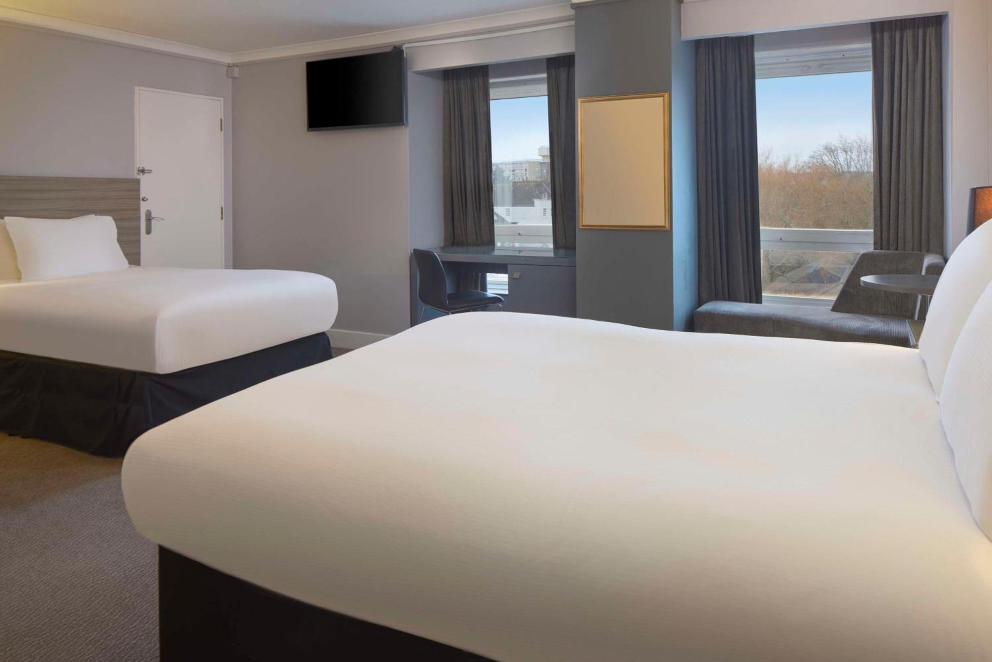 Doubletree By Hilton Centre Отель Бристоль